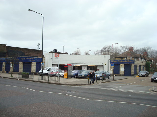 Wimbledon Chase Station © Stacey Harris cc-by-sa/2.0 :: Geograph ...