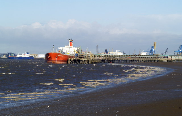 A Ship At Saltend Jetty © Andy Beecroft Cc-by-sa 2.0 :: Geograph 