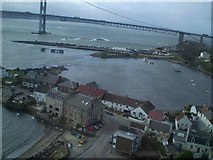 NT1380 : North Bay, North Queensferry  from the train by Tom Sargent