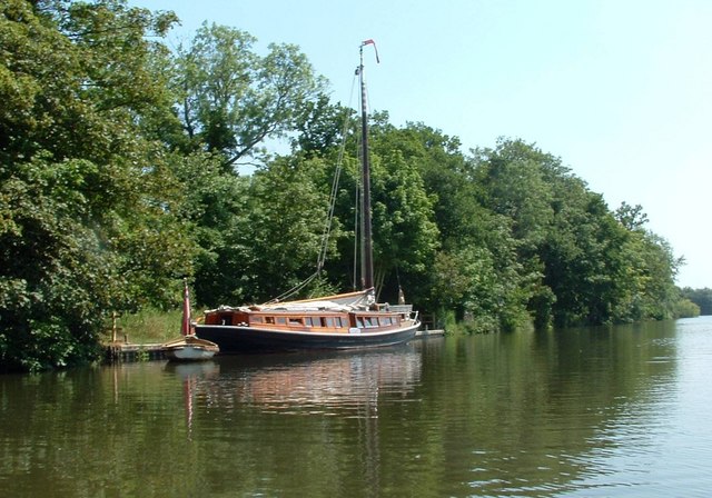 Brundall Church Fen Moorings, River Yare © Paul Shreeve cc-by-sa/2.0 ...