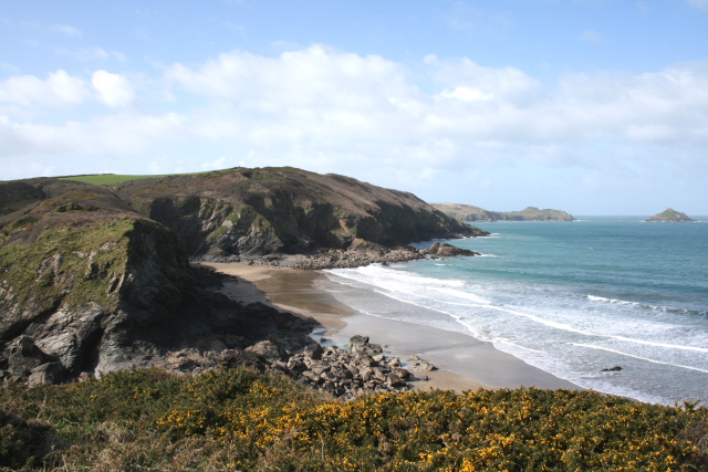 Lundy Beach © Hugh Craddock cc-by-sa/2.0 :: Geograph Britain and Ireland