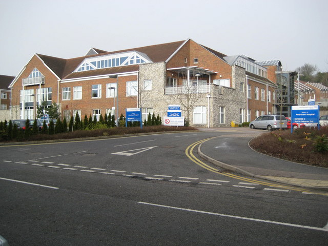 Amersham Hospital © Nigel Cox cc-by-sa/2.0 :: Geograph Britain and Ireland