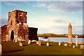 Devenish: abbey and round tower / Daimhinis: mainistir is cloigteach