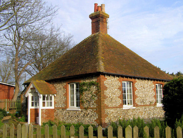 Newlands School Lodge, Seaford © Kevin Gordon cc-by-sa/2.0 :: Geograph ...