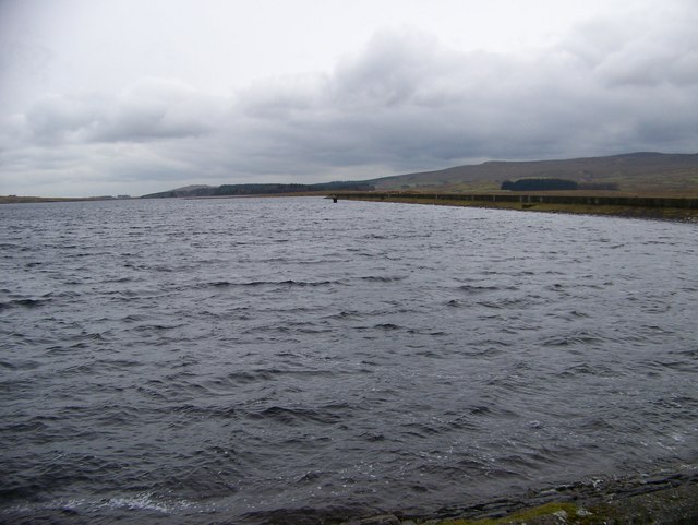 Loch side of the reservoir dam at Loch Thom