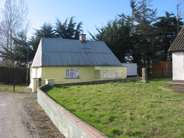 Poet's house and wayside cross, Sarsfieldstown