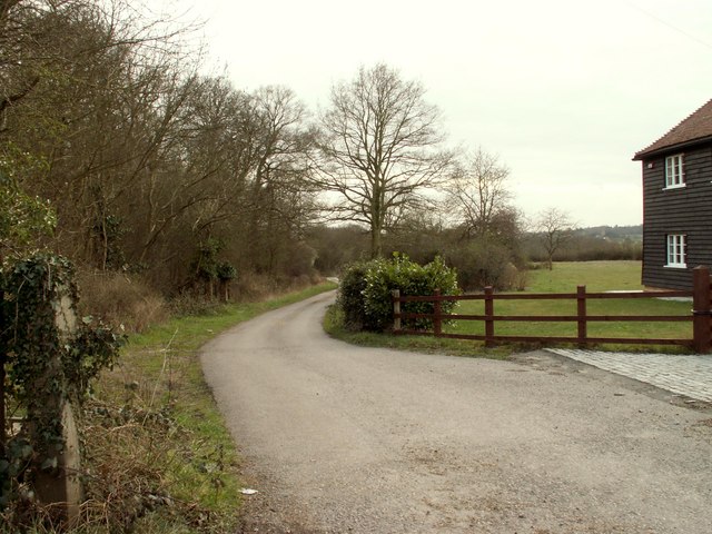 A bridleway and road to Peakes Farm