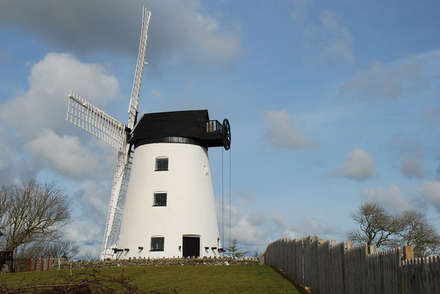 Melin Wynt Llynnon Llanddeusant Llynnon Windmill