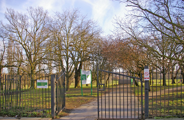 Entrance to Oakwood Park, Prince George Avenue, London N14