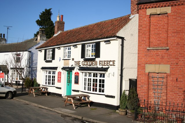 The Golden Fleece © Richard Croft cc-by-sa/2.0 :: Geograph Britain and ...