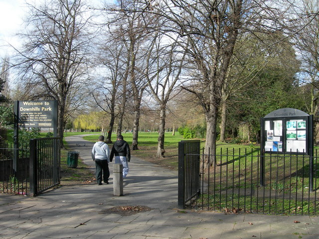 Entrance to Downhills Park, West Green