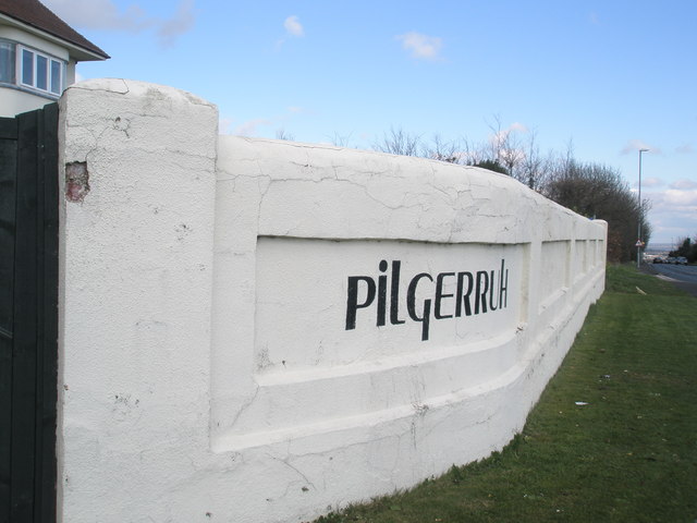 Long wall outside Pilgerruh