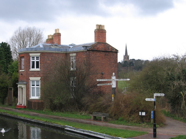 King's Norton - house at canal junction
