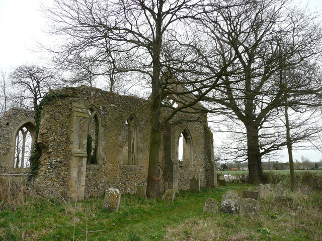 Tivetshall St. Mary church ruin 4