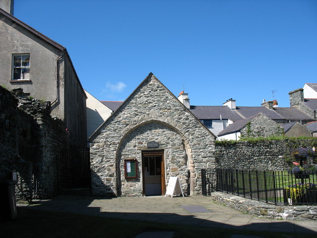 The tiny Eglwys y Bedd