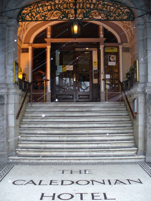 Caledonian Hotel © Colin Smith cc-by-sa/2.0 :: Geograph Britain and Ireland