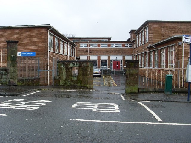 Dalmuir CE Centre © Stephen Sweeney cc-by-sa/2.0 :: Geograph Britain ...