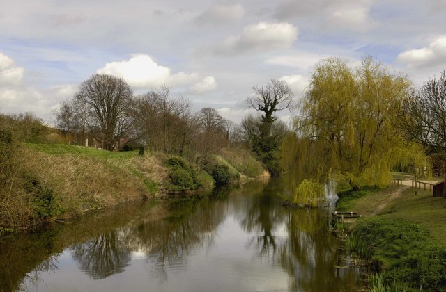 The Royal Military Canal at West Hythe © John Mavin cc-by-sa/2.0 ...