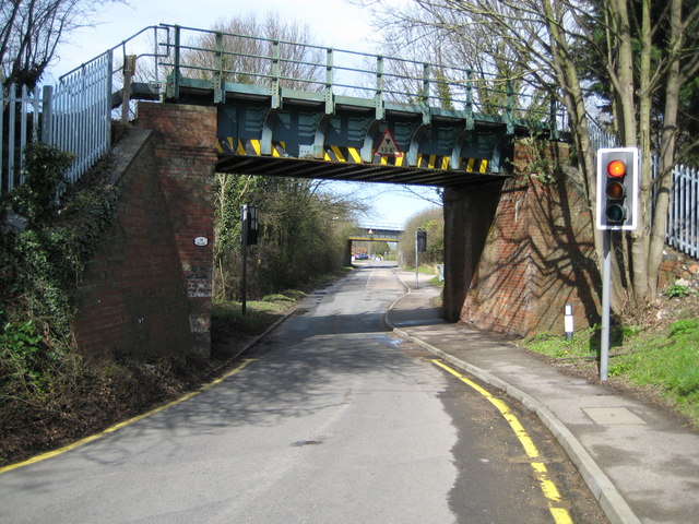 Princes Risborough: B4444 Summerleys Road railway bridges