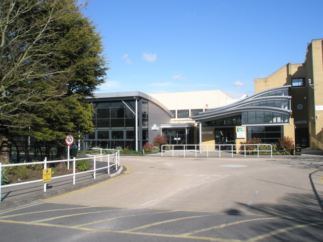 Entrance to South Downs College © Basher Eyre cc-by-sa/2.0 :: Geograph ...