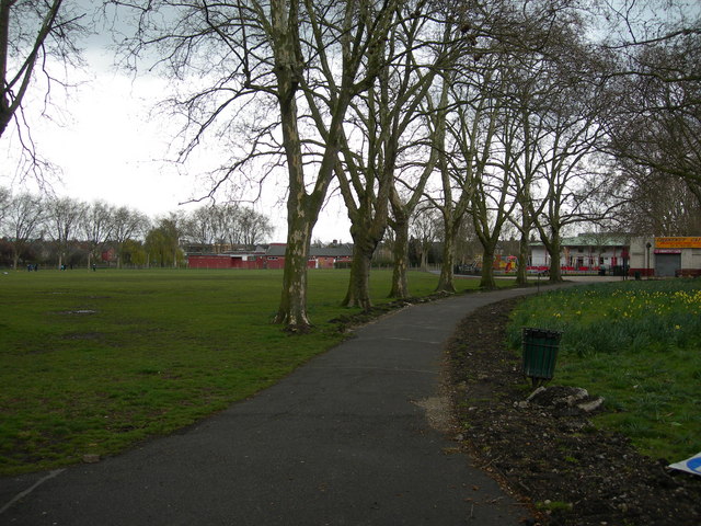 Chestnuts Park © Danny P Robinson cc-by-sa/2.0 :: Geograph Britain and ...