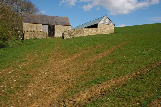 Farm buildings on Conderton Hill © Philip Halling cc-by-sa/2.0 ...