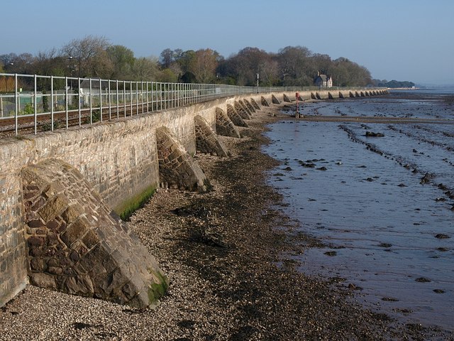 Wall by estuary, Starcross