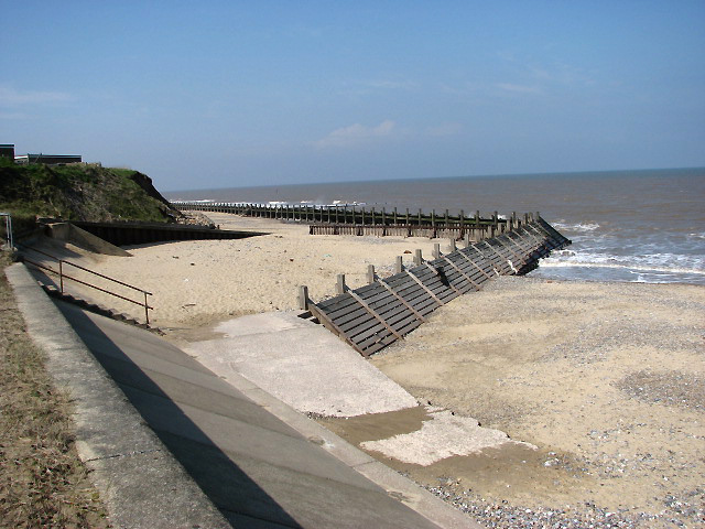 Sea wall and breakwater © Evelyn Simak cc-by-sa/2.0 :: Geograph Britain ...