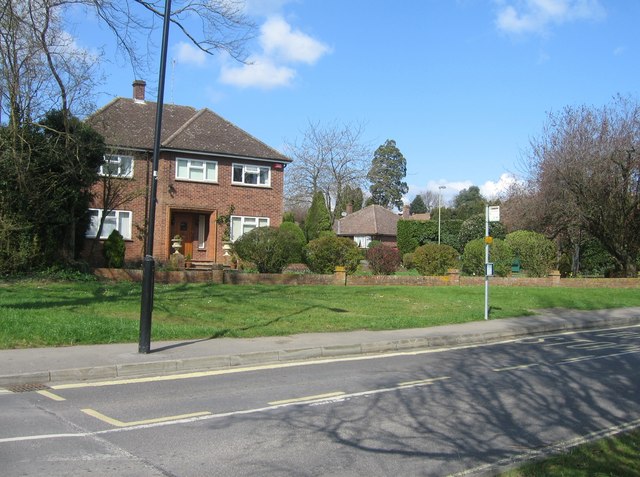 House & Bus Stop - Cliddesden Road
