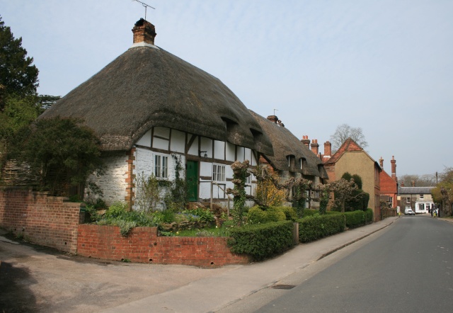 Cottages in High Street, Selborne © Hugh Craddock cc-by-sa/2.0 ...