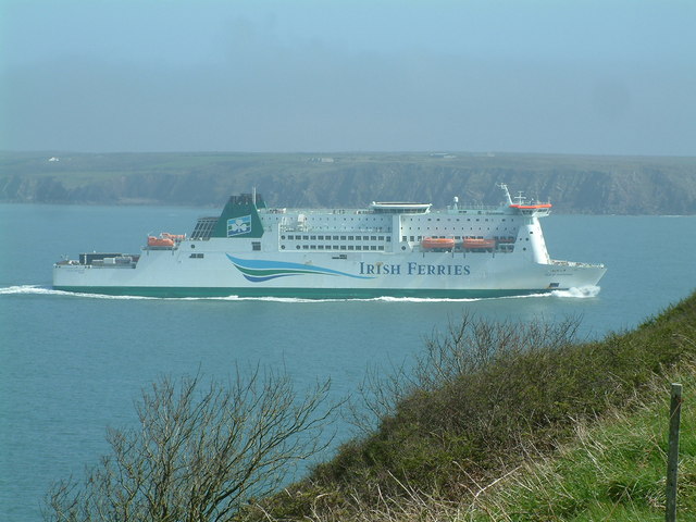 Ferry passing Watwick Point