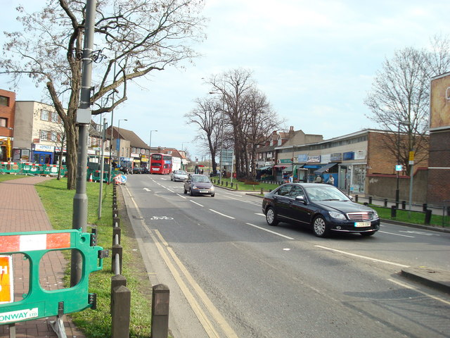 Upper Green East, Mitcham, Surrey © Stacey Harris cc-by-sa/2.0 ...