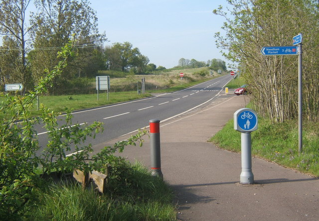 Cycleway, looking up the southbound carriageway of the A140