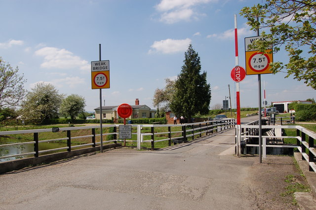 Rea Bridge over the Gloucester &... © Roger Davies :: Geograph Britain ...