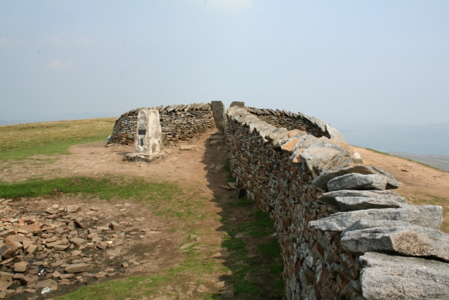 Whernside Summit © Steve Partridge cc-by-sa/2.0 :: Geograph Britain and ...