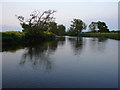 SP2456 : River Avon Outside Alveston by Ian Paterson