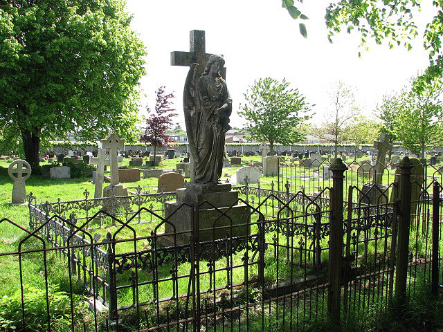 Angel In Old Cemetery © Evelyn Simak Cc By Sa 2 0 Geograph Britain