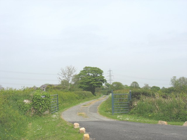 Farm road leading to Bridin