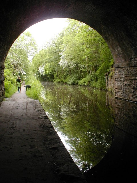 Peak Forest Canal, Tunnel under railway bridge, Romiley