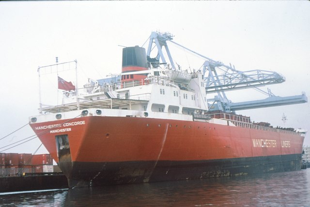 Manchester Docks (Salford Quays) 1979 © Peter Whatley :: Geograph ...