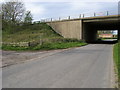 Lane passing under the M40