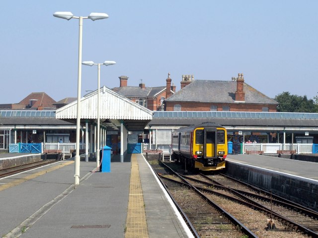 railway-station-skegness-dave-hitchborne-cc-by-sa-2-0-geograph