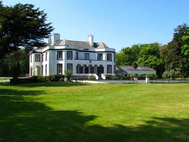 Glenmona, Cushendun © Rossographer cc-by-sa/2.0 :: Geograph Ireland