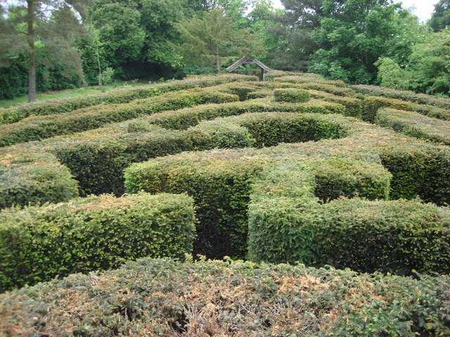 Maze in Bridge End Garden © Oxyman cc-by-sa/2.0 :: Geograph Britain and ...