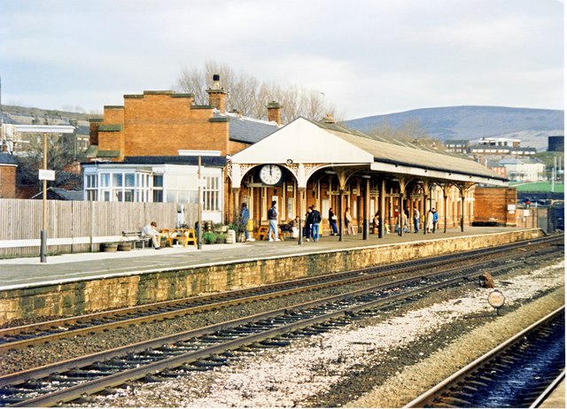 Stalybridge Station 1989 © Peter Whatley Geograph Britain And Ireland