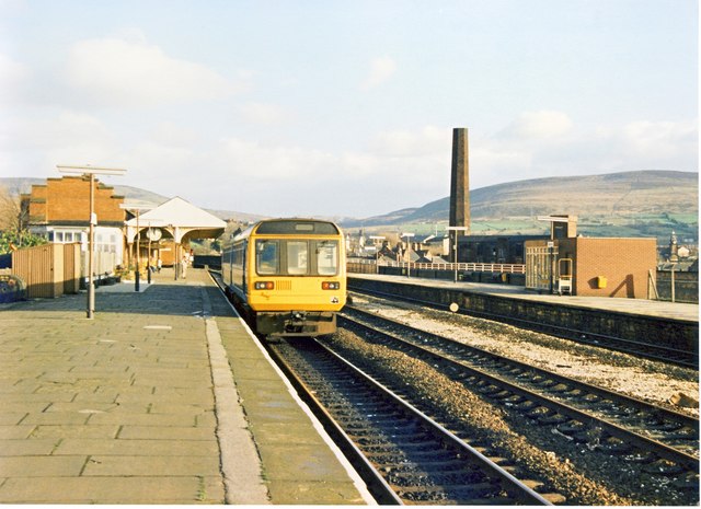 Stalybridge station 1989 © Peter Whatley cc-by-sa/2.0 :: Geograph ...