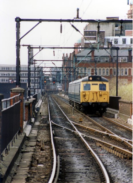 Vital artery © Peter Whatley cc-by-sa/2.0 :: Geograph Britain and Ireland