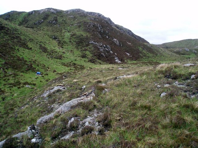 Rising ground at the end of the unnamed glen
