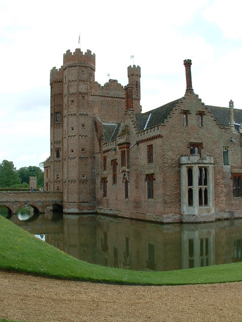 Oxburgh Hall © Keith Evans cc-by-sa/2.0 :: Geograph Britain and Ireland