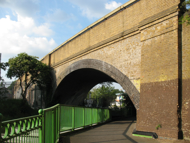 Skew arch railway bridge, Catford © Stephen Craven cc-by-sa/2.0 ...